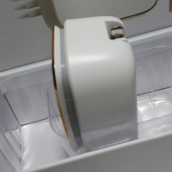 LIFEWARE Wall Port with Night Light - Picture 10 of 10